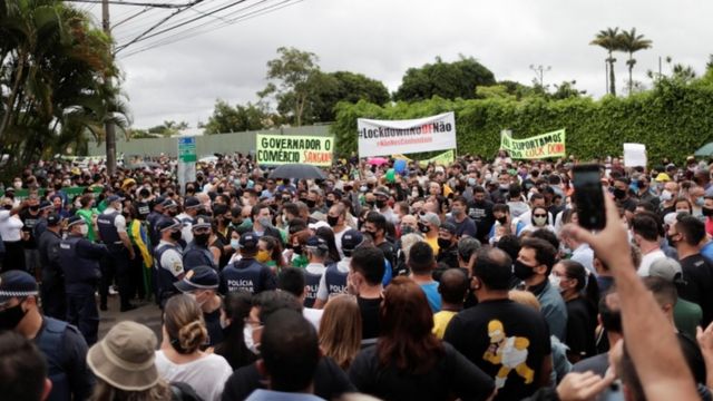 protesto contra Lockdown