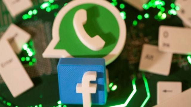 Ícones do WhatsApp e do Facebook em 3D