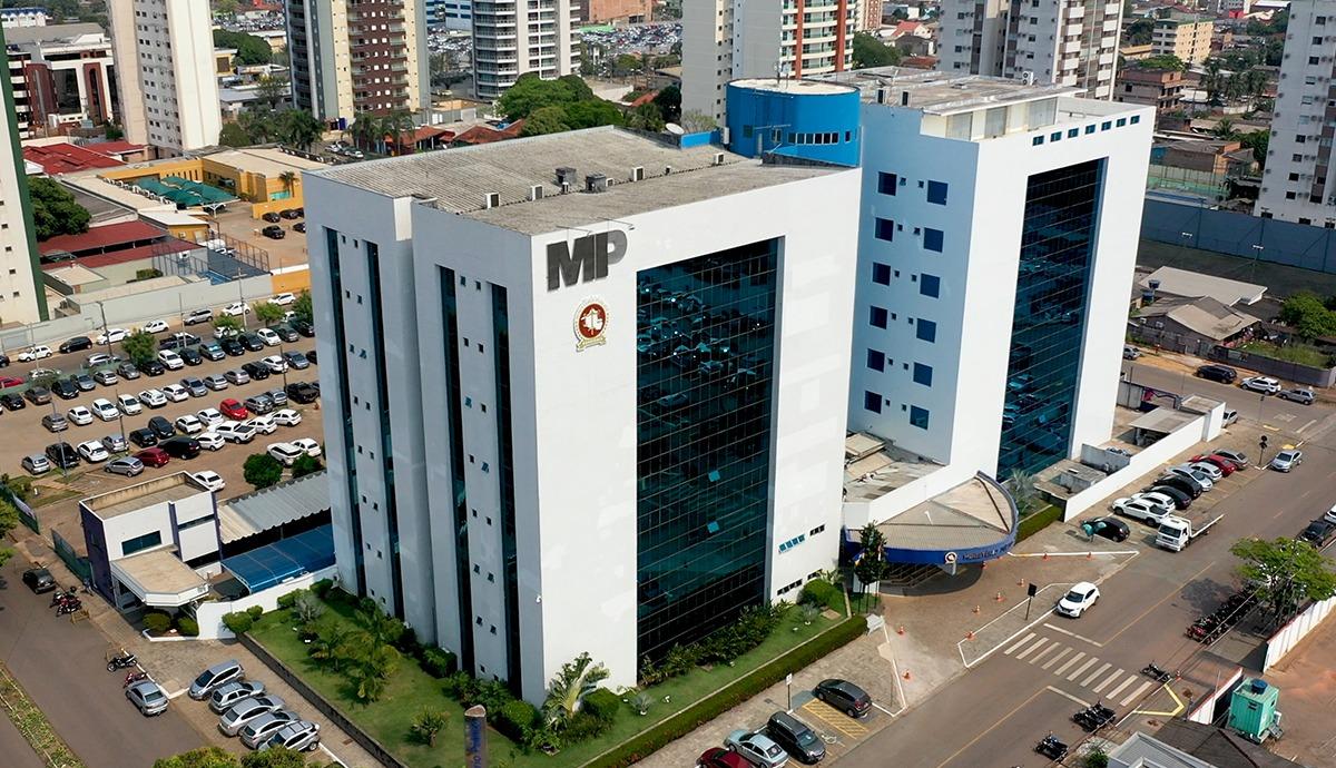 Imagem Acessível: Foto mostra visão aérea do edifício-sede do MPRO