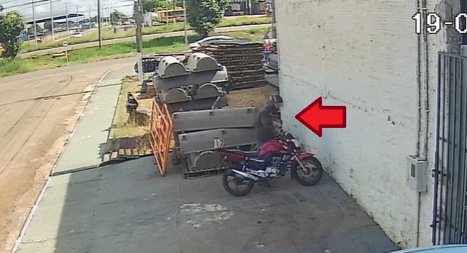 Vídeo Ladrão Ousado Furta Motocicleta Em Plena Luz Do Dia No Centro De Vilhena Rondônia Em Pauta 4547